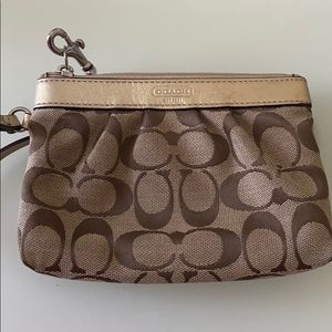 Use coach purse wristlet